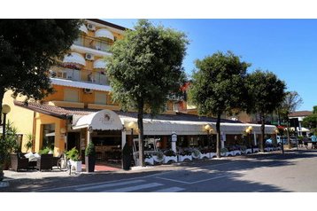 Италия Hotel Eraclea Mare, Екстериор